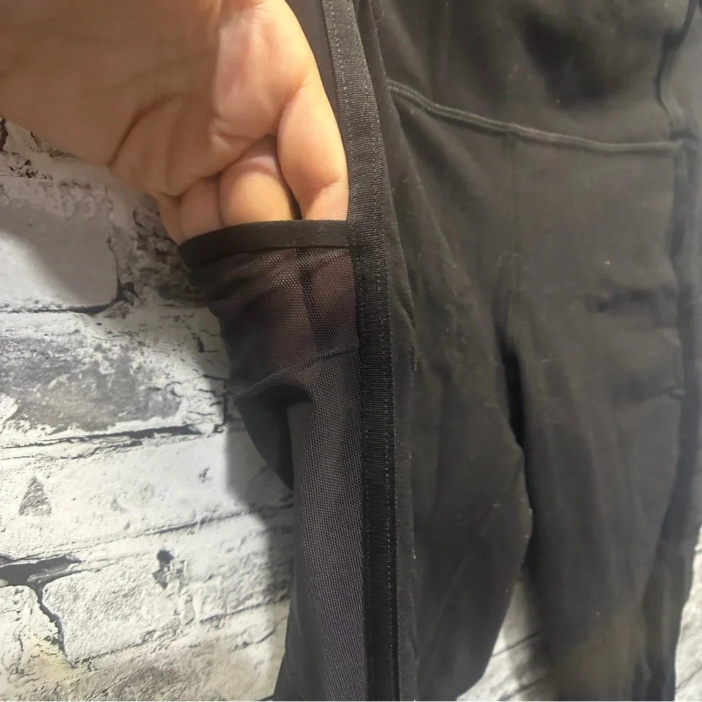 EUC Athleta Vitality Stash Pocket 7/8 Tight Black Leggings Size Small_5